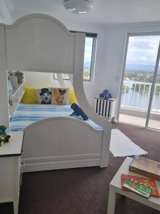 Surfers Paradise Penthouse & Rooftop Plunge Pool Gold Coast Holiday home