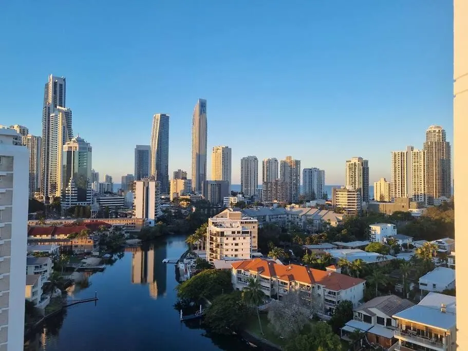 Surfers Paradise Penthouse & Rooftop Plunge Pool Gold Coast 0*,  Australia