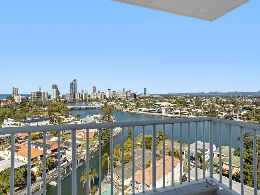 Surfers Paradise Penthouse & Rooftop Plunge Pool Gold Coast Holiday home