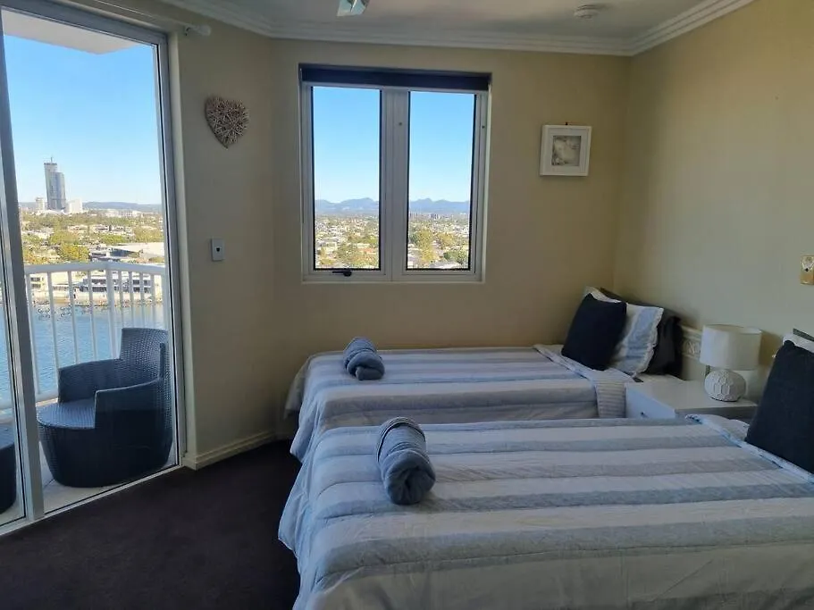 Surfers Paradise Penthouse & Rooftop Plunge Pool Gold Coast 0*,  Australia
