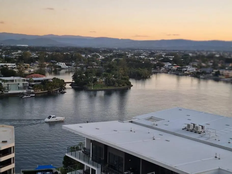 Surfers Paradise Penthouse & Rooftop Plunge Pool Gold Coast